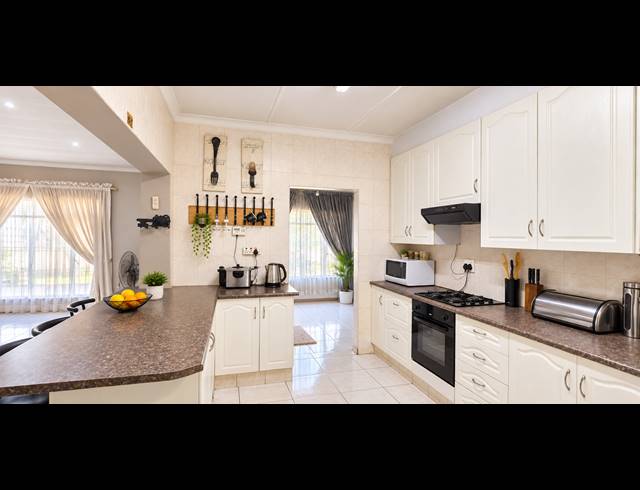 5 BEDROOM FREEHOLD FOR SALE IN ELSPARK